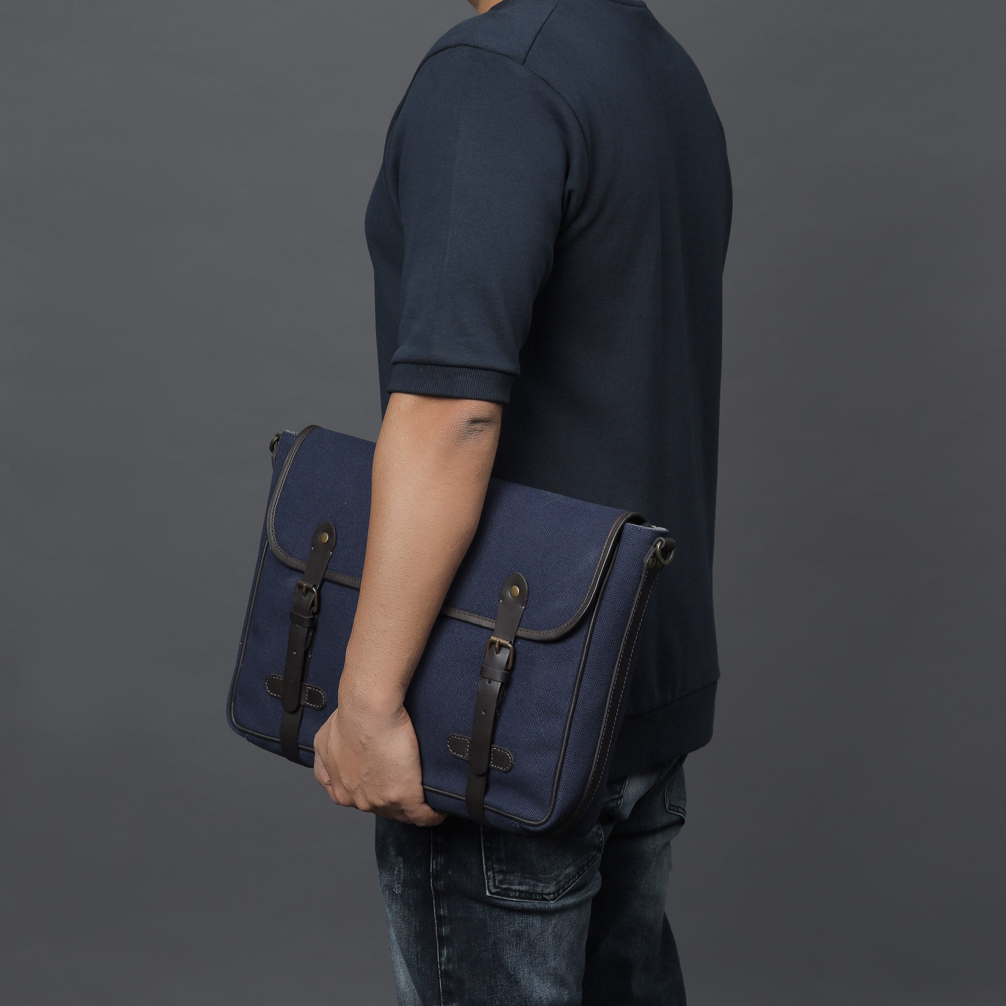 Oslo Canvas Messenger  Bag