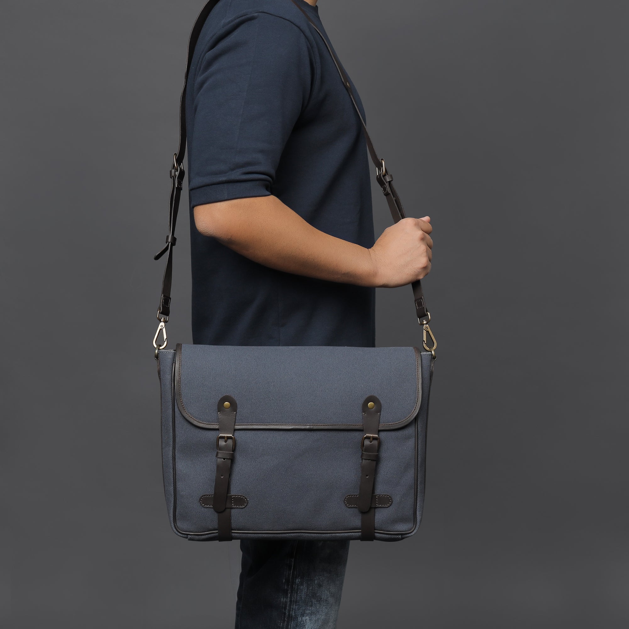 Oslo Canvas Messenger Bag