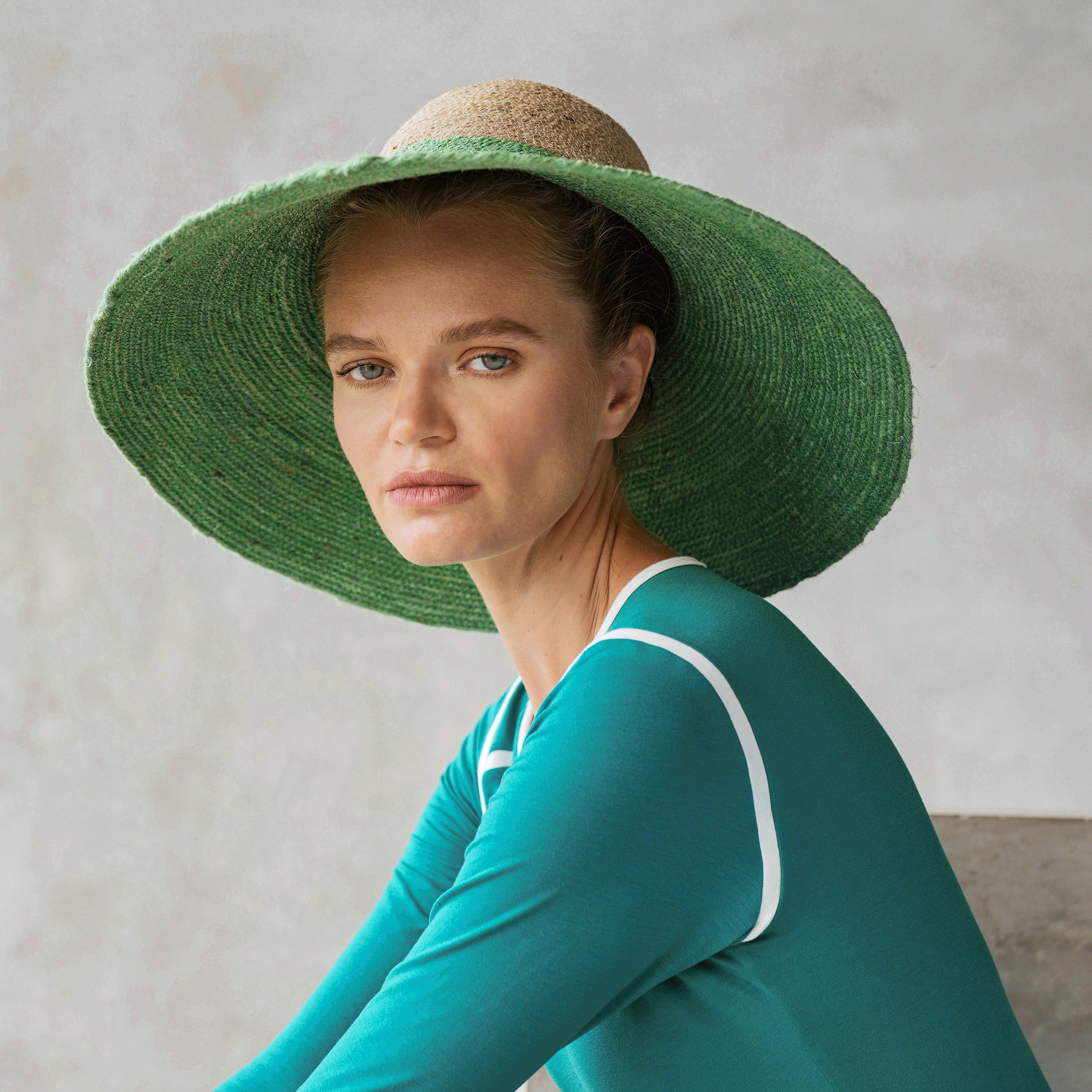 RIRI DUO Jute Straw Hat, in Natural & Kelly Green